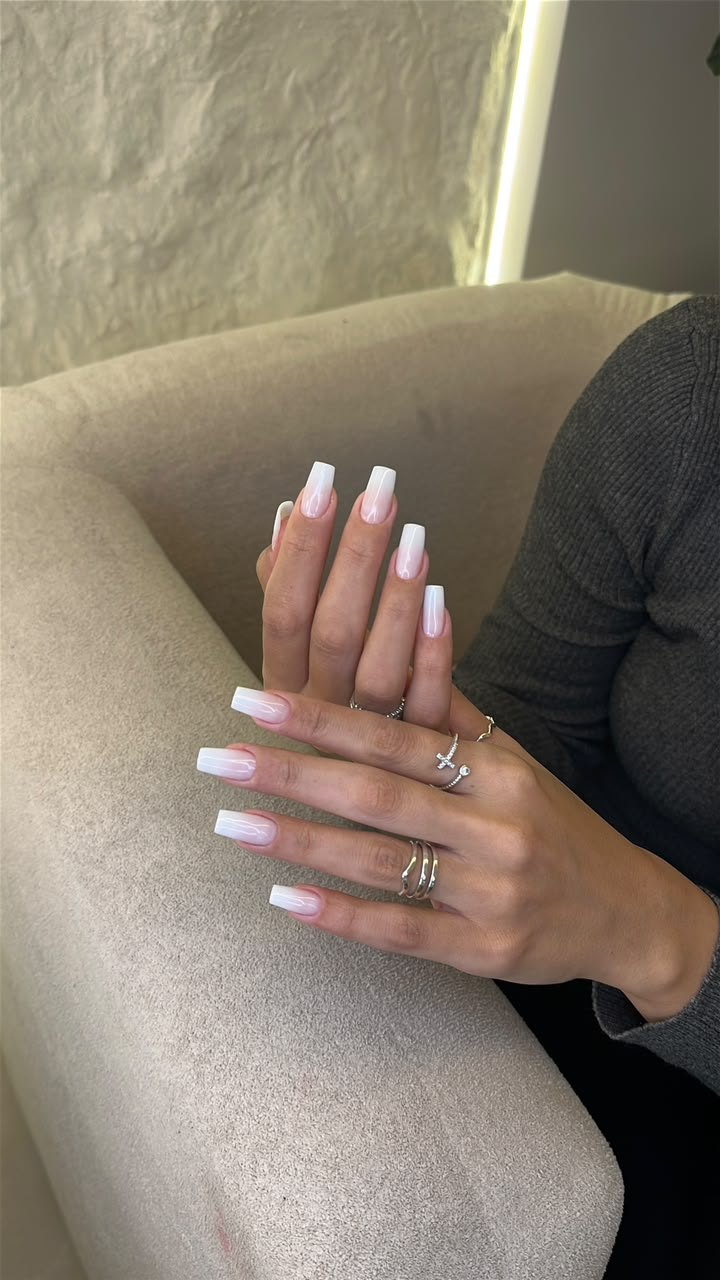Banho de gel com efeito degradê branco